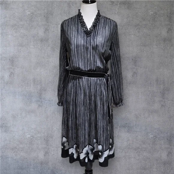 Vintage Dress - Picture 10 of 10